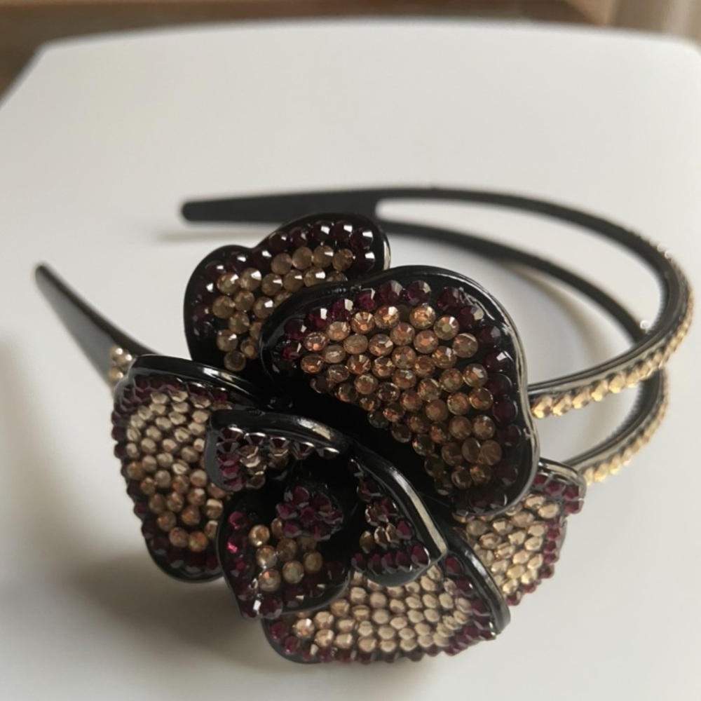 Flower headband with crystals